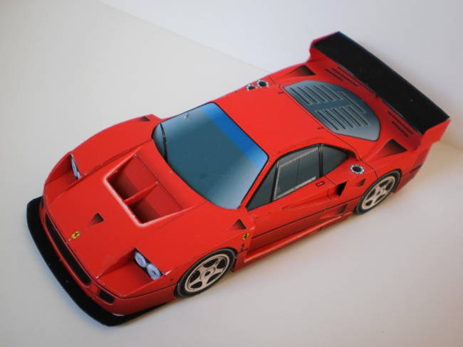 Plantilla para imprimir gratis Papercraft Ferrari F40 GTE. 
